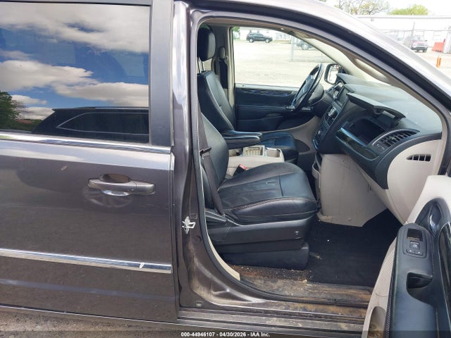2015 Chrysler Town & Country Touring მანქანა იყიდება აუქციონზე, vin: 2C4RC1BGXFR538136, აუქციონის ნომერი: 44946107