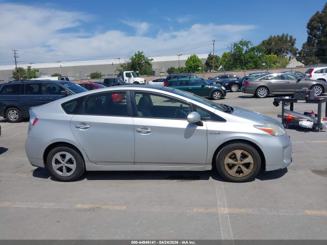 Toyota Prius Three 2015 JTDKN3DU9F0456077 Image 13