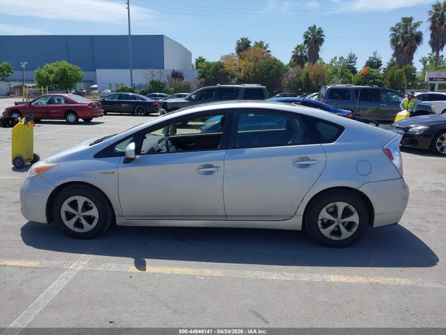 Toyota Prius Three 2015 JTDKN3DU9F0456077 Image 14