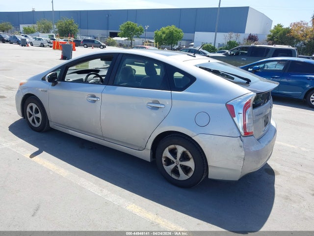 Toyota Prius Three 2015 JTDKN3DU9F0456077 Image 3