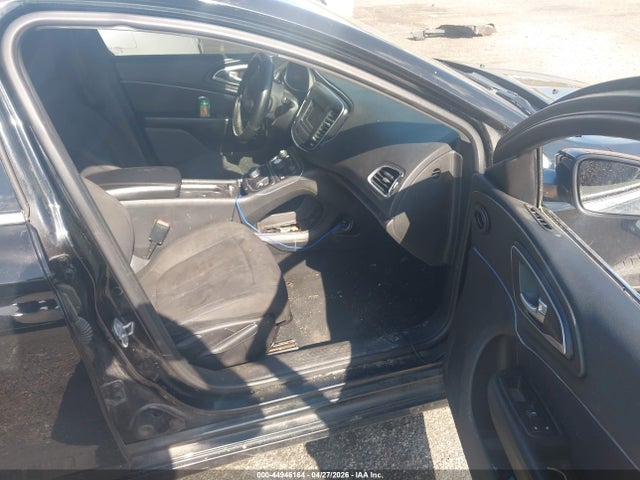 2015 Chrysler 200 Limited მანქანა იყიდება აუქციონზე, vin: 1C3CCCAB7FN745625, აუქციონის ნომერი: 44946164
