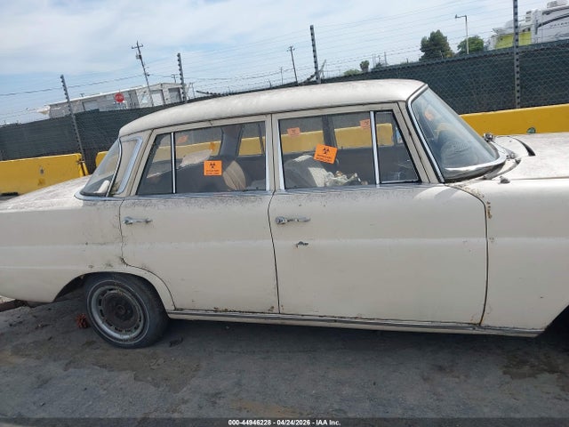 Продажа на аукционе авто 1966 Mercedes-benz 200, vin: 11001110016076, номер лота: 44946228