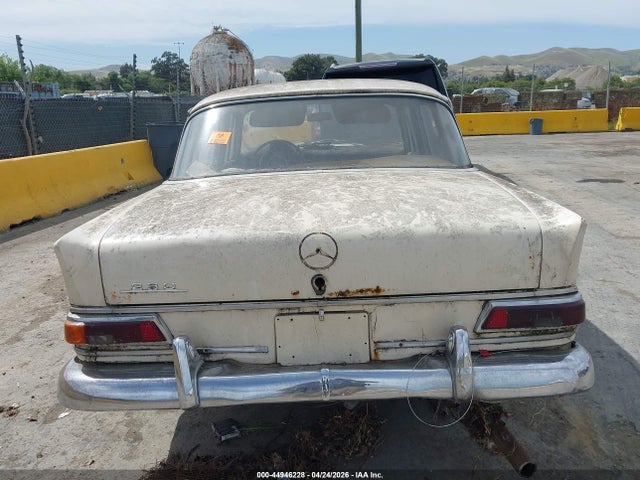 Продажа на аукционе авто 1966 Mercedes-benz 200, vin: 11001110016076, номер лота: 44946228