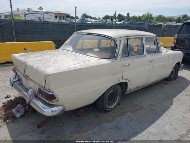 Продажа на аукционе авто 1966 Mercedes-benz 200, vin: 11001110016076, номер лота: 44946228