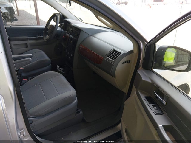 2008 Chrysler Town & Country Lx მანქანა იყიდება აუქციონზე, vin: 2A8HR44H38R623946, აუქციონის ნომერი: 44946229