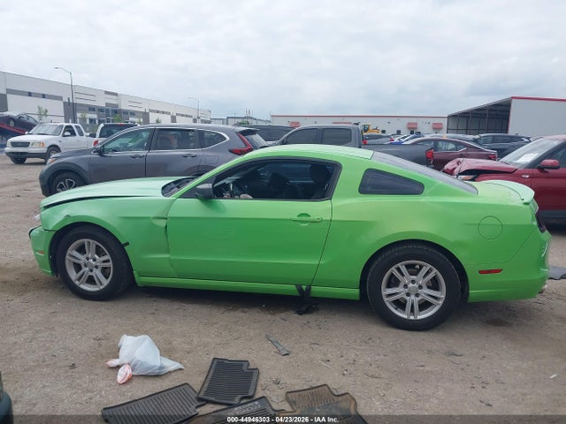 2014 Ford Mustang V6 მანქანა იყიდება აუქციონზე, vin: 1ZVBP8AM8E5208641, აუქციონის ნომერი: 44946303