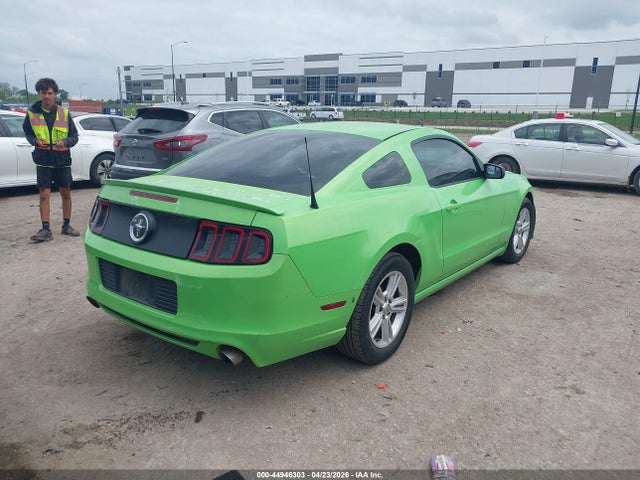 2014 Ford Mustang V6 მანქანა იყიდება აუქციონზე, vin: 1ZVBP8AM8E5208641, აუქციონის ნომერი: 44946303