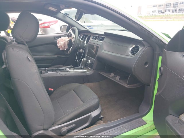 2014 Ford Mustang V6 მანქანა იყიდება აუქციონზე, vin: 1ZVBP8AM8E5208641, აუქციონის ნომერი: 44946303