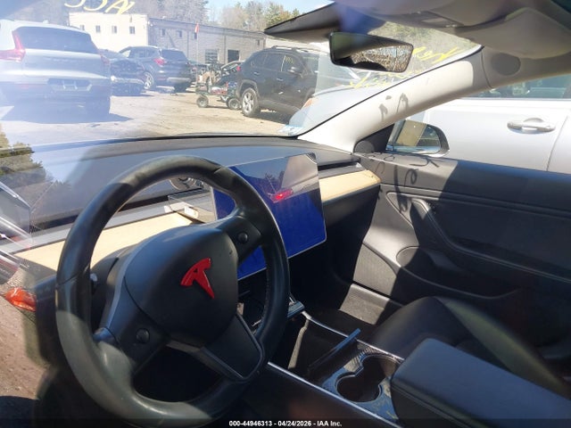 44946313 :رقم المزاد ، 5YJ3E1EB4KF208496 vin ، 2019 Tesla Model 3 Long Range/performance مزاد بيع