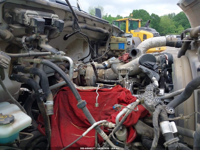 44946377 :رقم المزاد ، 1FDNF6EC4JDF00209 vin ، 2018 Ford F-650 Diesel Kick-up Frame مزاد بيع
