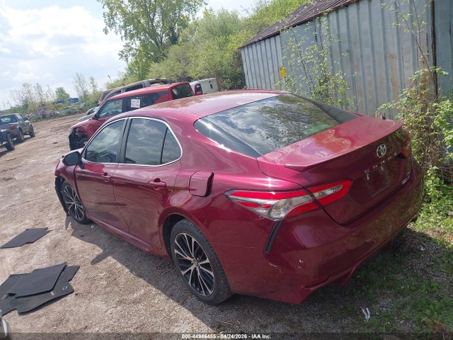 44946455 :رقم المزاد ، 4T1B11HK8JU523435 vin ، 2018 Toyota Camry Se مزاد بيع