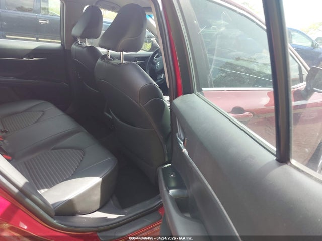 44946455 :رقم المزاد ، 4T1B11HK8JU523435 vin ، 2018 Toyota Camry Se مزاد بيع