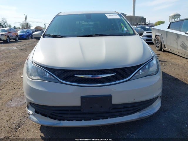 44946755 :رقم المزاد ، 2C4RC1DGXHR621372 vin ، 2017 Chrysler Pacifica Touring مزاد بيع