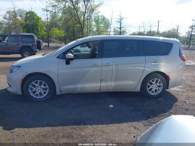 44946755 :رقم المزاد ، 2C4RC1DGXHR621372 vin ، 2017 Chrysler Pacifica Touring مزاد بيع
