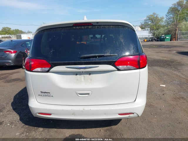 44946755 :رقم المزاد ، 2C4RC1DGXHR621372 vin ، 2017 Chrysler Pacifica Touring مزاد بيع