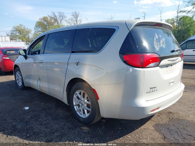 44946755 :رقم المزاد ، 2C4RC1DGXHR621372 vin ، 2017 Chrysler Pacifica Touring مزاد بيع
