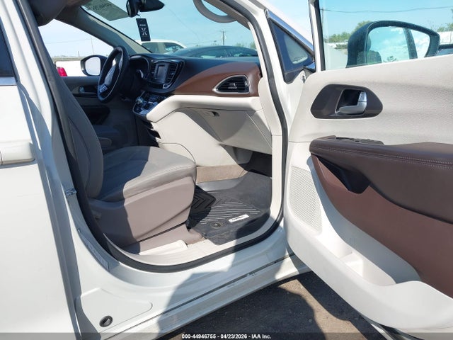 44946755 :رقم المزاد ، 2C4RC1DGXHR621372 vin ، 2017 Chrysler Pacifica Touring مزاد بيع
