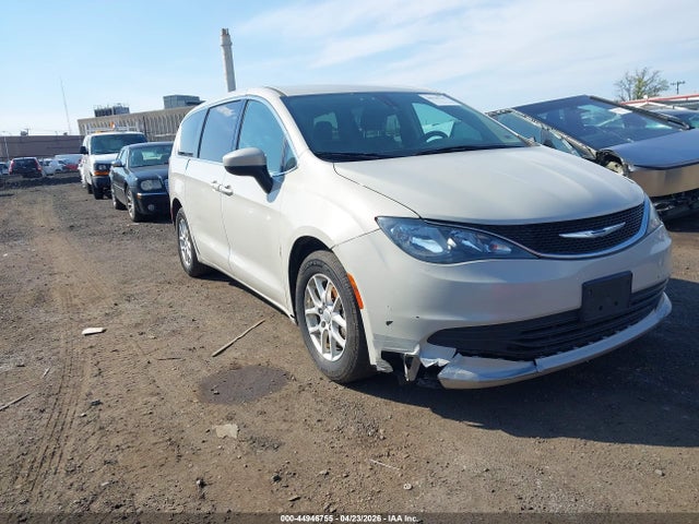 44946755 :رقم المزاد ، 2C4RC1DGXHR621372 vin ، 2017 Chrysler Pacifica Touring مزاد بيع