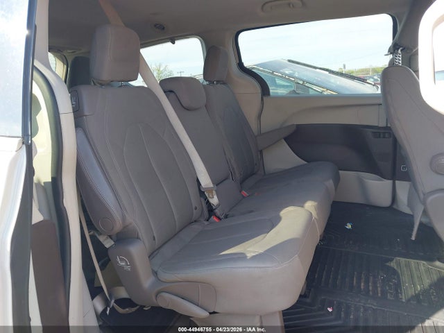44946755 :رقم المزاد ، 2C4RC1DGXHR621372 vin ، 2017 Chrysler Pacifica Touring مزاد بيع