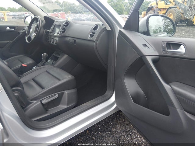 2017 Volkswagen Tiguan 2.0t/2.0t S მანქანა იყიდება აუქციონზე, vin: WVGBV7AX4HK034856, აუქციონის ნომერი: 44946758