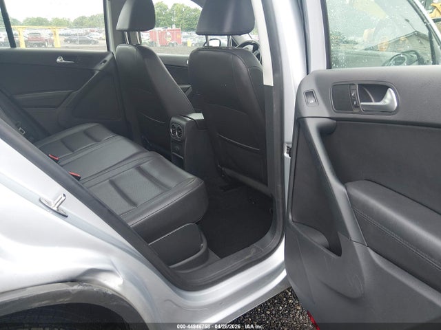 2017 Volkswagen Tiguan 2.0t/2.0t S მანქანა იყიდება აუქციონზე, vin: WVGBV7AX4HK034856, აუქციონის ნომერი: 44946758