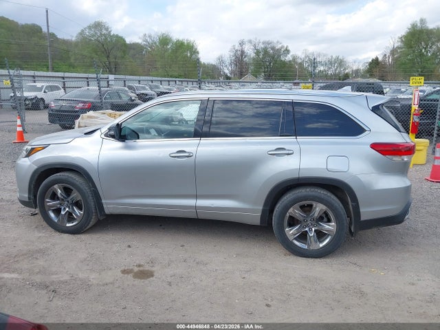 Toyota Highlander Limited Platinum 2018 5TDDZRFH0JS876865 Image 14