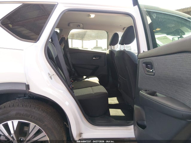 JN8BT3BAXPW434459 Nissan Rogue Sv Fwd