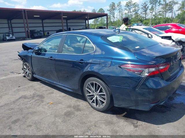 44947255 :رقم المزاد ، 4T1G11AK0MU578935 vin ، 2021 Toyota Camry Se مزاد بيع