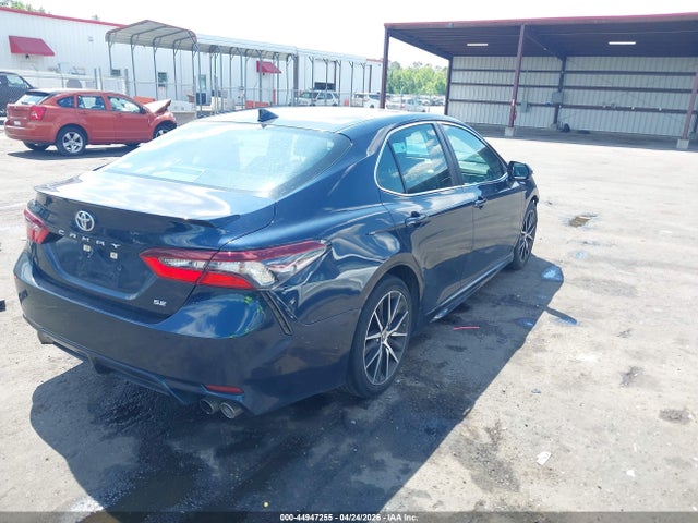 44947255 :رقم المزاد ، 4T1G11AK0MU578935 vin ، 2021 Toyota Camry Se مزاد بيع