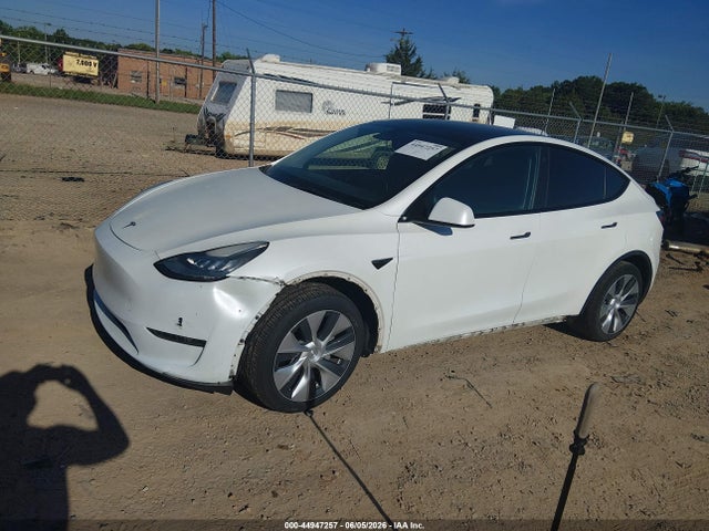 2021 Tesla Model Y Standard Range Rear-wheel Drive მანქანა იყიდება აუქციონზე, vin: 5YJYGDED8MF109556, აუქციონის ნომერი: 44947257