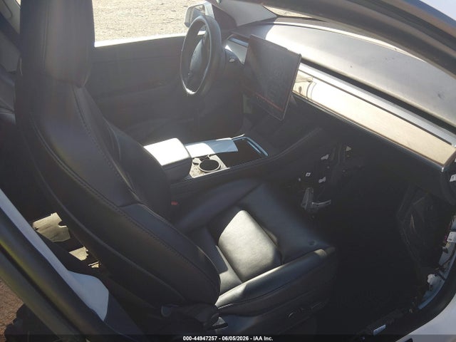 2021 Tesla Model Y Standard Range Rear-wheel Drive მანქანა იყიდება აუქციონზე, vin: 5YJYGDED8MF109556, აუქციონის ნომერი: 44947257