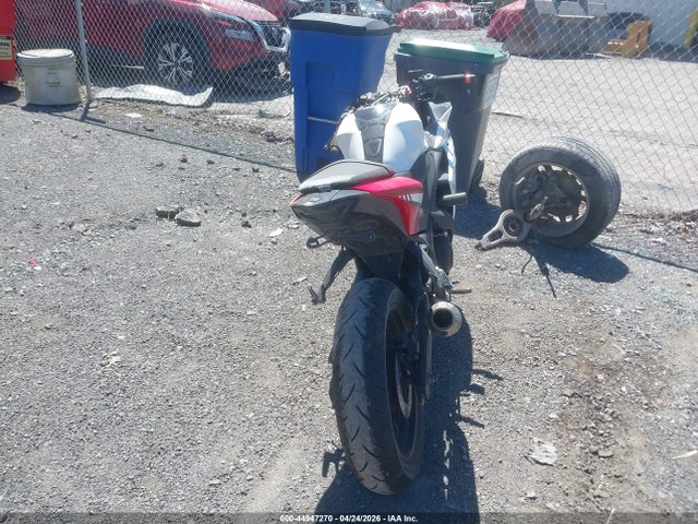 MH3RH06Y9GK013794 Yamaha YZFR3