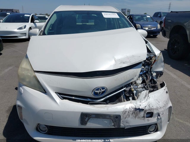 JTDZN3EU8E3314118 Toyota Prius V Five
