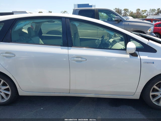 JTDZN3EU8E3314118 Toyota Prius V Five