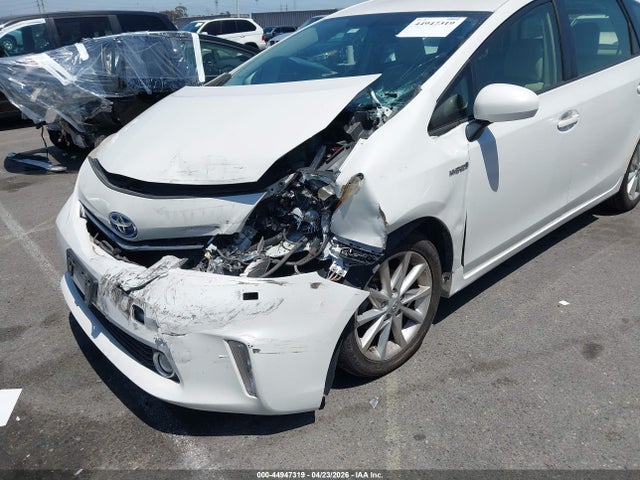 JTDZN3EU8E3314118 Toyota Prius V Five