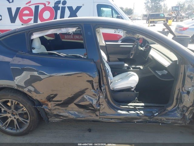 44947380 :رقم المزاد ، 7SAYGDED0SF316099 vin ، 2025 Tesla Model Y Long Range Dual Motor Rear-wheel Drive مزاد بيع