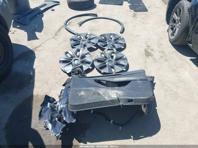 44947380 :رقم المزاد ، 7SAYGDED0SF316099 vin ، 2025 Tesla Model Y Long Range Dual Motor Rear-wheel Drive مزاد بيع