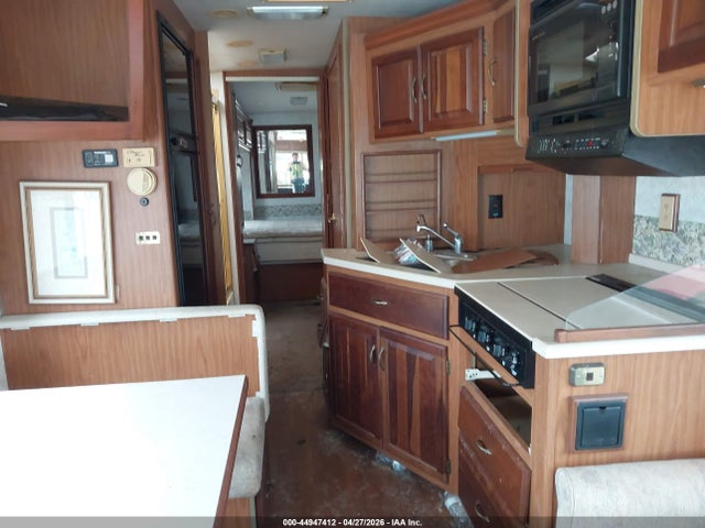 Продаж на аукціоні авто 1999 Ford F550 Winnebago Cheiftan Super Duty Stripped Chass, vin: 3FCNF53S1XJA32785, номер лоту: 44947412