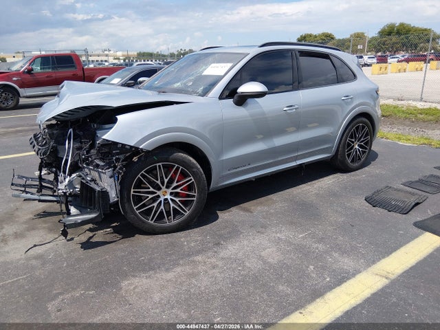 Porsche CAYENNE S 2024 WP1AL2AY5RDA35472 Image 2