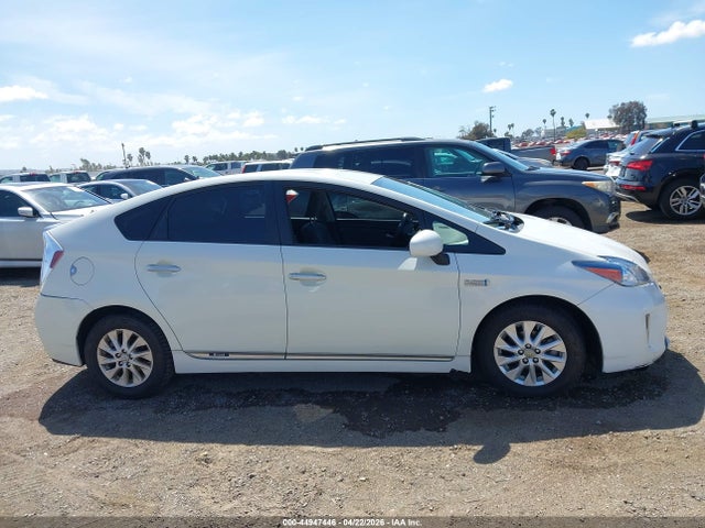 Toyota PRIUS PLUG-IN 2014 JTDKN3DPXE3057797 Image 13