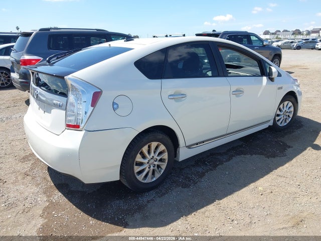 Toyota PRIUS PLUG-IN 2014 JTDKN3DPXE3057797 Image 4