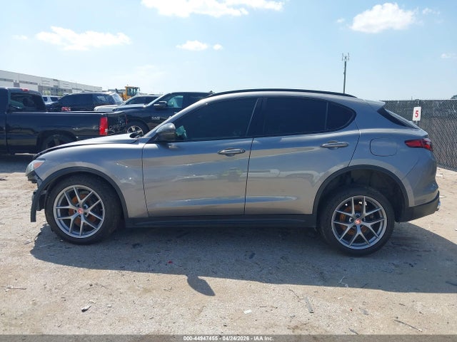 44947455 :رقم المزاد ، ZASFAKNN1J7B63005 vin ، 2018 Alfa Romeo Stelvio Ti Sport Awd مزاد بيع