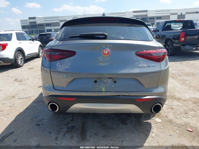 44947455 :رقم المزاد ، ZASFAKNN1J7B63005 vin ، 2018 Alfa Romeo Stelvio Ti Sport Awd مزاد بيع