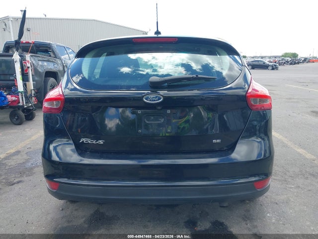 Ford FOCUS SE 2018 1FADP3K29JL311185 Image 16