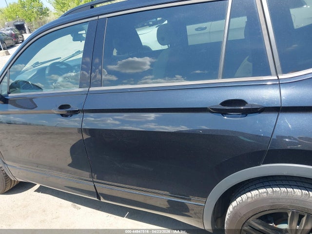 Auction sale of the 2019 Volkswagen Tiguan 2.0t Se/2.0t Sel/2.0t Sel R-line/2.0t Sel R-line Black, vin: 3VV3B7AX7KM168795, lot number: 44947516