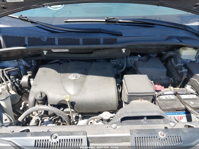 5TDKZ3DC2HS847129 Toyota Sienna Le 8 Passenger