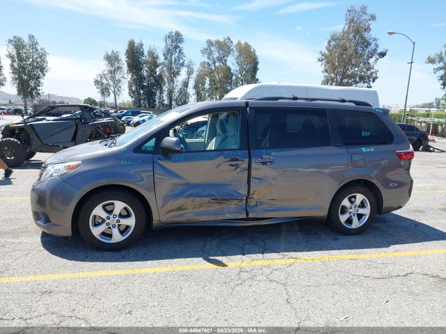 5TDKZ3DC2HS847129 Toyota Sienna Le 8 Passenger