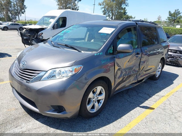 5TDKZ3DC2HS847129 Toyota Sienna Le 8 Passenger