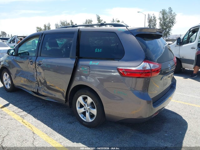 5TDKZ3DC2HS847129 Toyota Sienna Le 8 Passenger