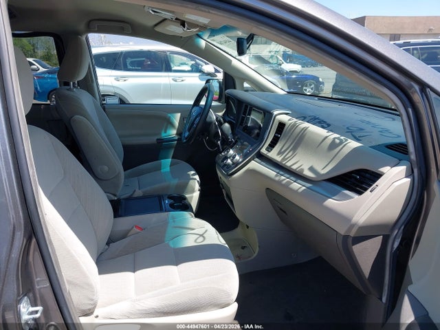 5TDKZ3DC2HS847129 Toyota Sienna Le 8 Passenger